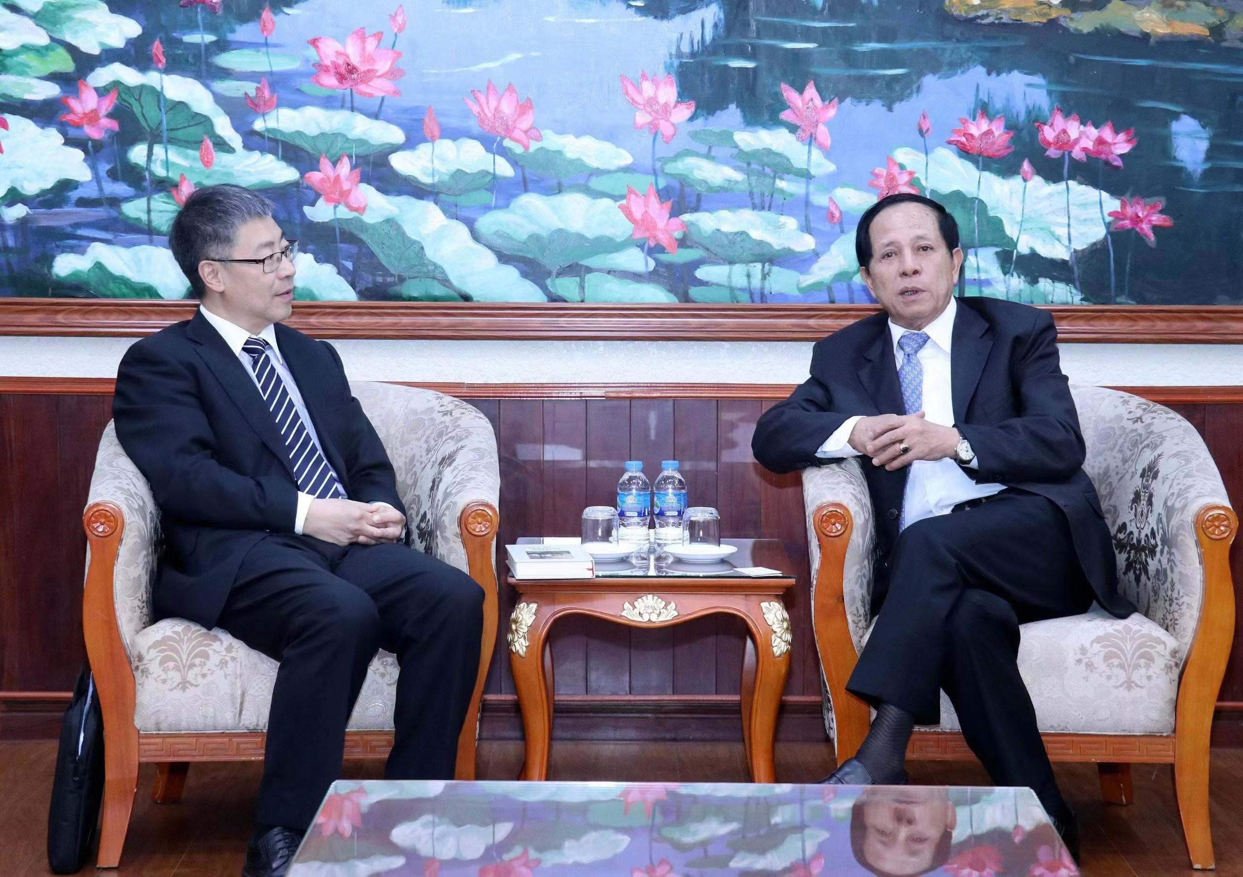 李杰副会长会见越中友协副主席阮文诗